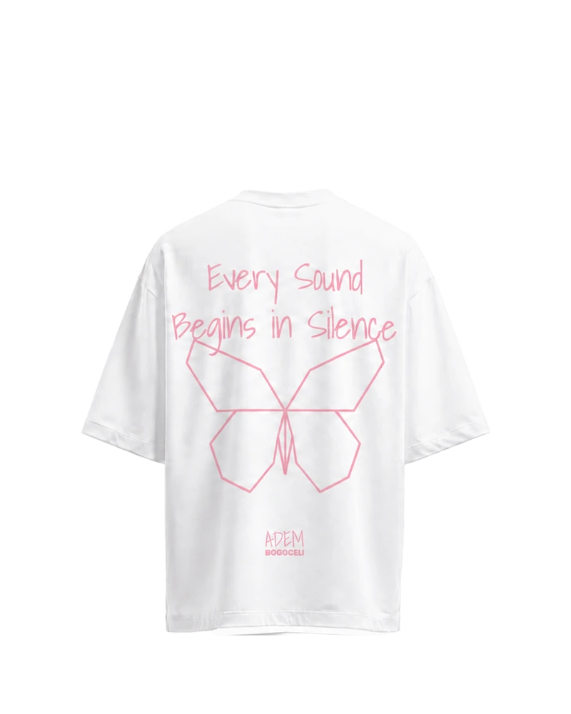 AWAKENING Oversized Silent Verse - weißes Unisex-T-Shirt, Rückseite mit pinkfarbenem Schmetterlings- und Schriftzugprint