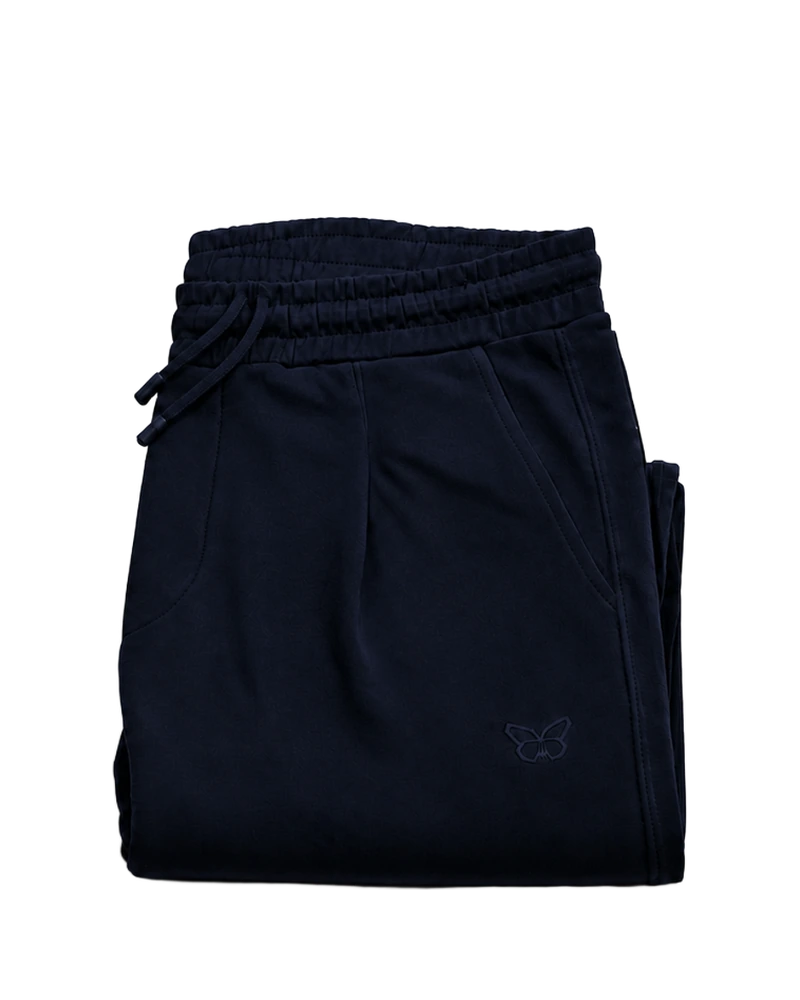 BASIC JOGGER - dunkelblaue Unisex-Jogginghose mit Ton-in-Ton-Schmetterling, gefaltet mit sichtbarem Kordelzug